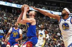 开云体育中国-掘金碾压猛龙，库里扛起全队