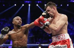 开云体育APP下载-巨人脚踩纸糊的王座，米切尔存在感拉满之夜，森林狼如何撕碎勇士的华丽外衣