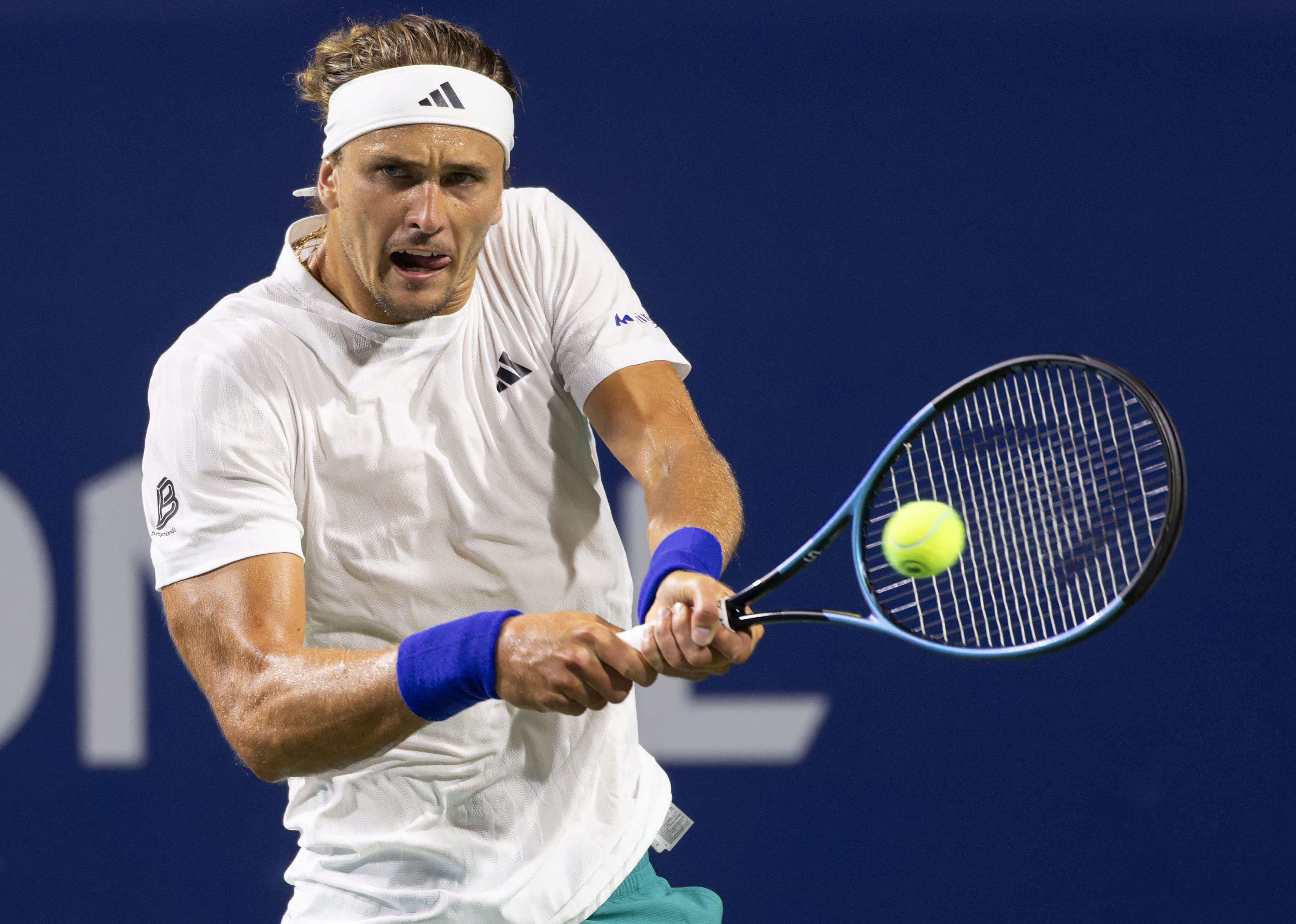 德国网球队鏖战西班牙网球队，兹维列夫爆发神勇