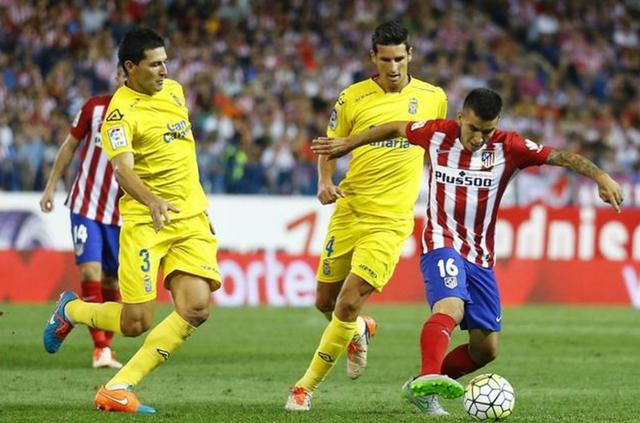 那不勒斯横扫瑞典，阿奎罗关键制胜