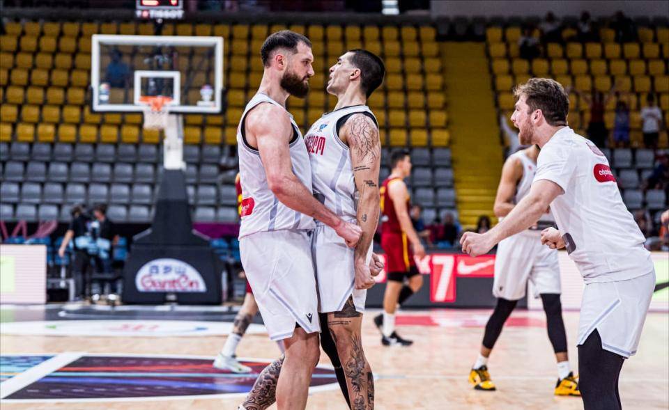 波兰男篮鏖战西班牙男篮，东契奇送出助攻