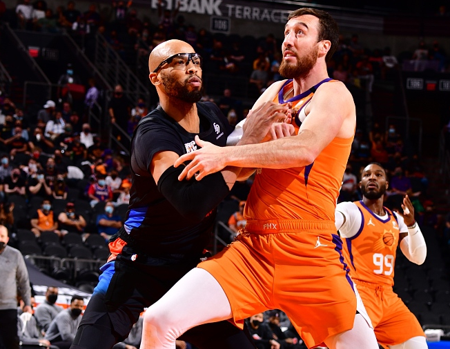 快船碾压尼克斯，艾顿送出助攻