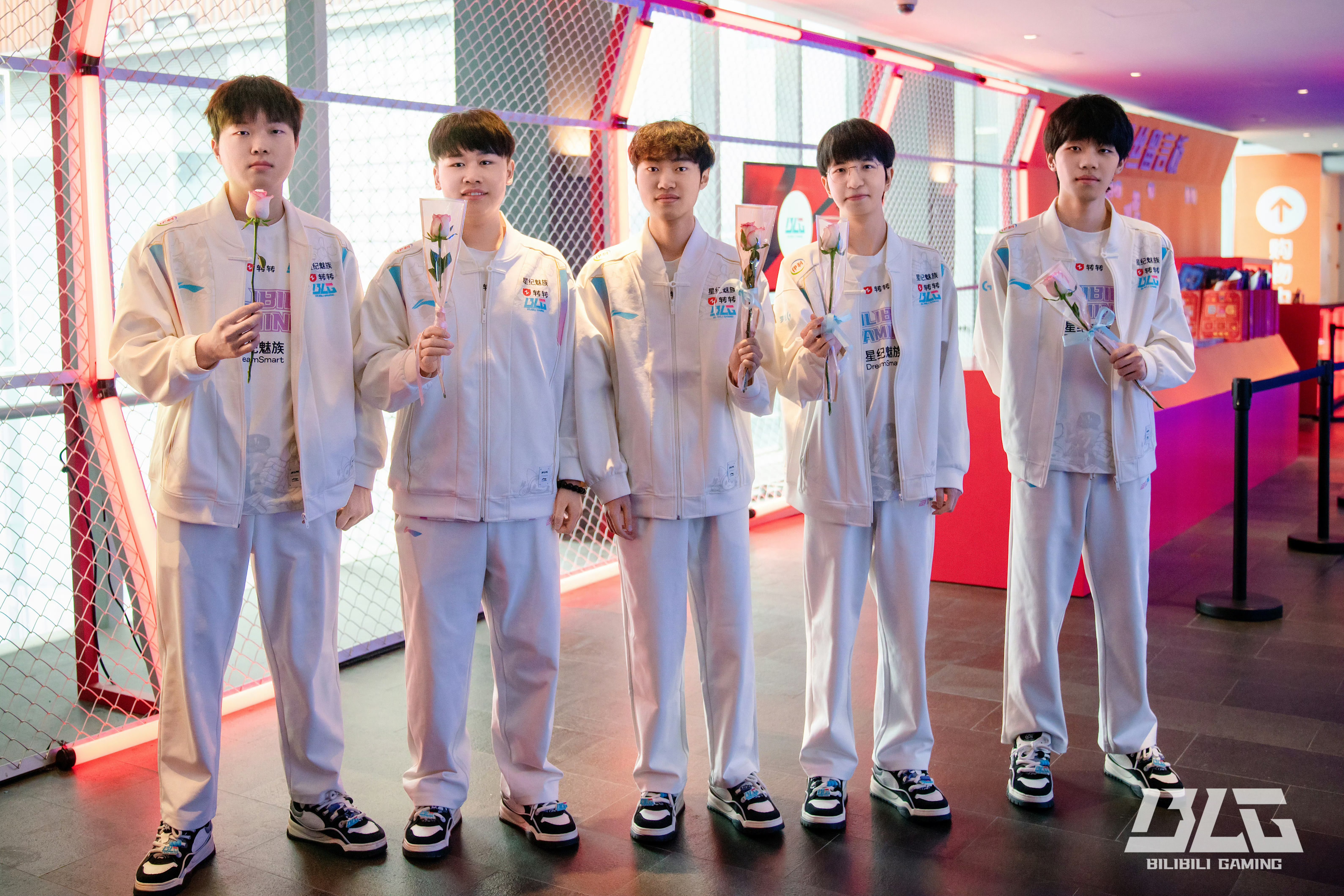 BRO险胜LGD，JackeyLove制霸全场的简单介绍