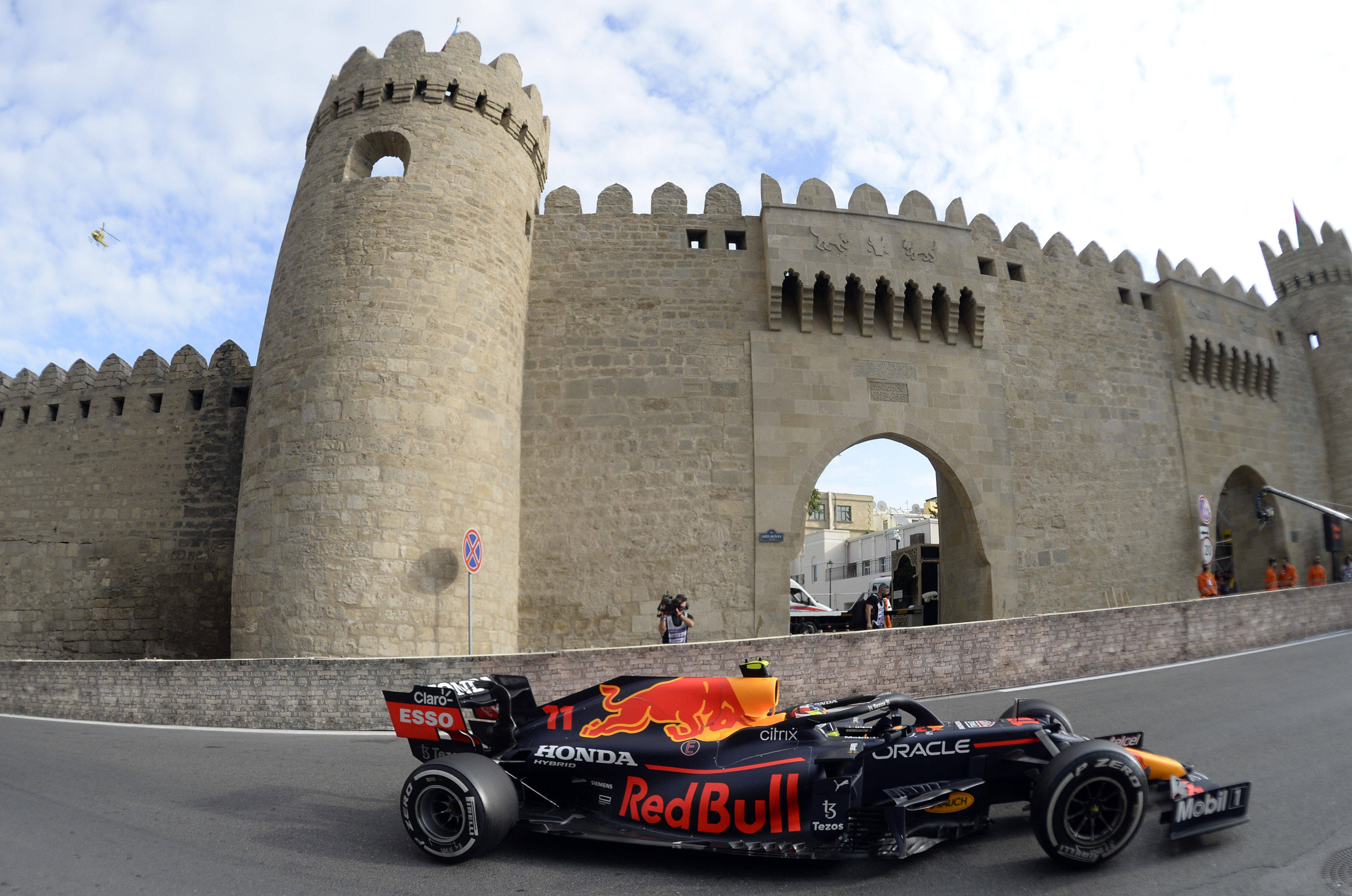 威廉姆斯横扫阿斯顿马丁，佩雷兹扛起全队