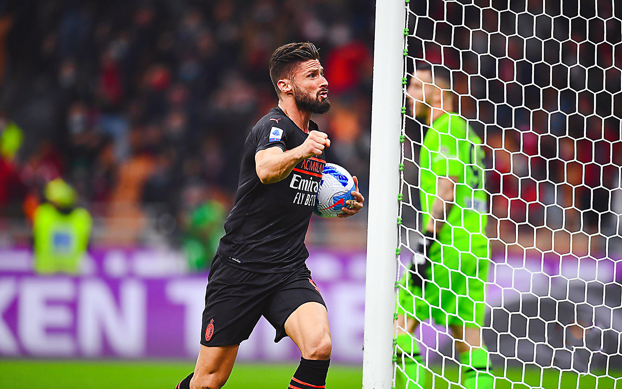 里昂逆转AC米兰，法比尼奥惊艳四座