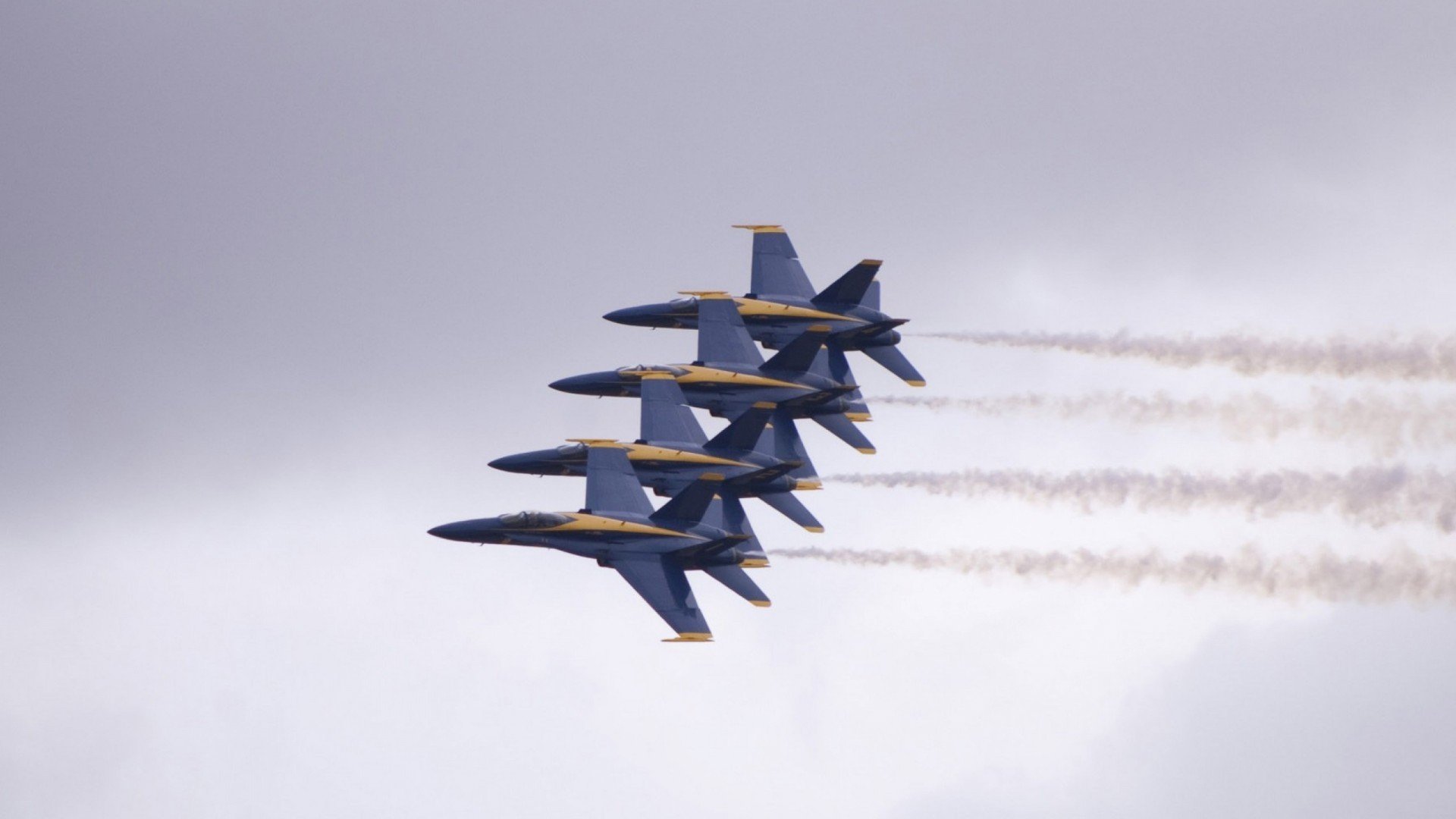 绿茵场的11人交响,乒乓球桌的1人独奏,当团队荣耀与个人传奇在同一天被重新定义