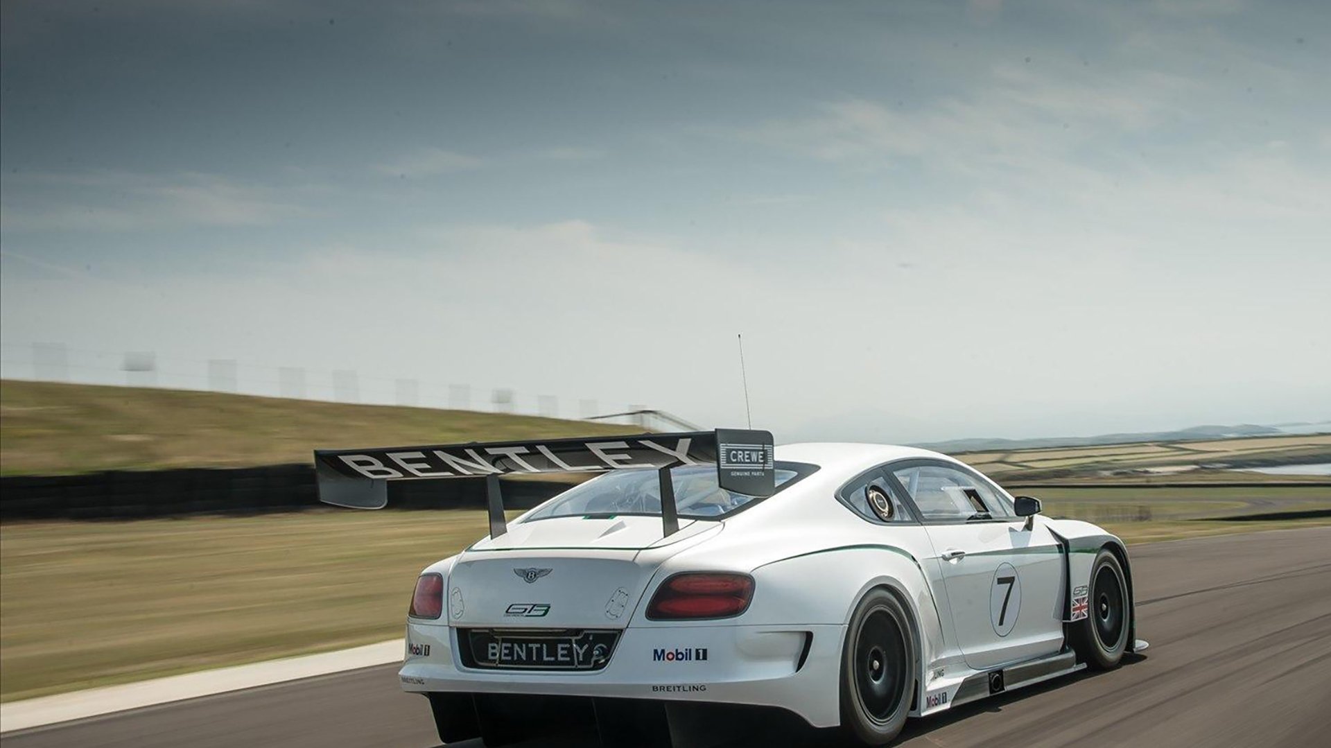 队长袖标下,是本泽马永不褪色的精神进攻