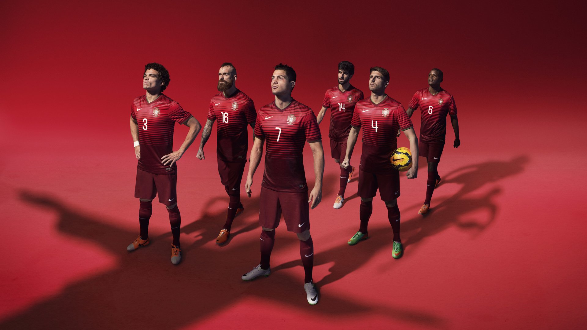 足球的终极魅力，一边是团队爆冷掀翻巨人，一边是王者用数据宣告统治